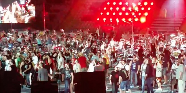 1000 Rocker Cesene Kembali Beraksi, Ini Video Gokilnya!
