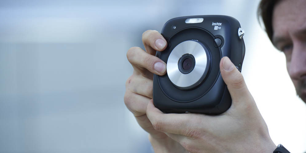 Fujifilm Bikin Instax 1:1 Seperti Polaroid Zaman Dulu thumbnail