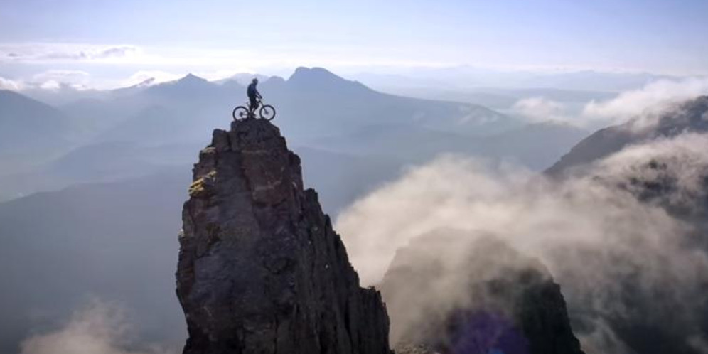 Skill Tingkat Dewa Pesepeda Danny MacAskill  thumbnail