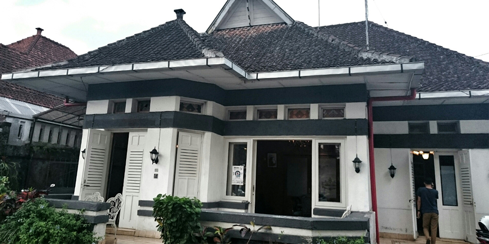 Nostalgia Era Zaman Dulu di Kafe Rumah Opa Malang