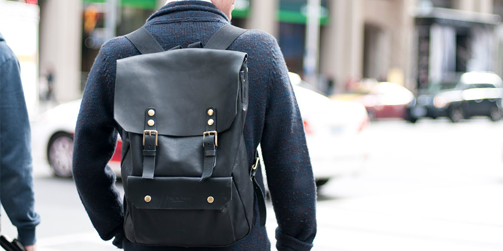 Cara Berpakaian dengan Tas Ransel Biar Makin Macho thumbnail