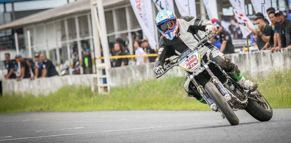 Lewis Cornish Juara FIM Asia Supermoto di Solo thumbnail