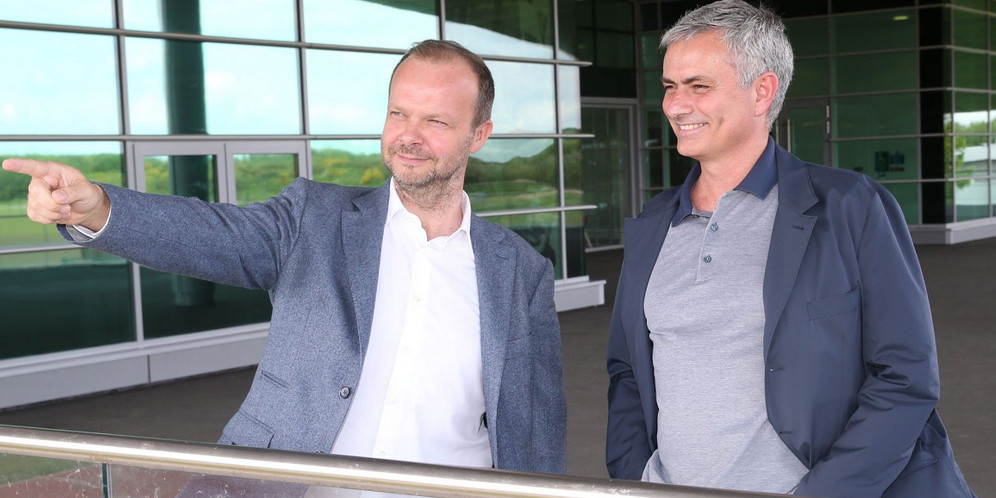 Tolak Pensiun Di MU, Mourinho Isyarat Ke PSG