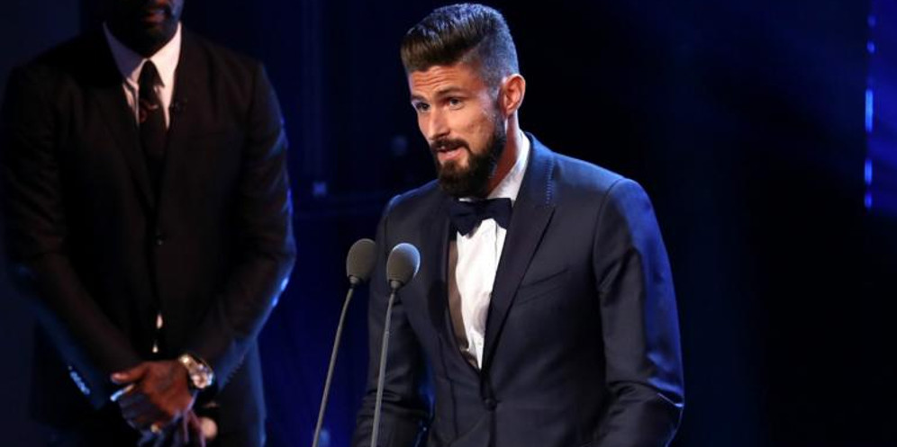 Melihat Lagi Gol Scorpion Kick Giroud yang Sabet Puskas Award! thumbnail