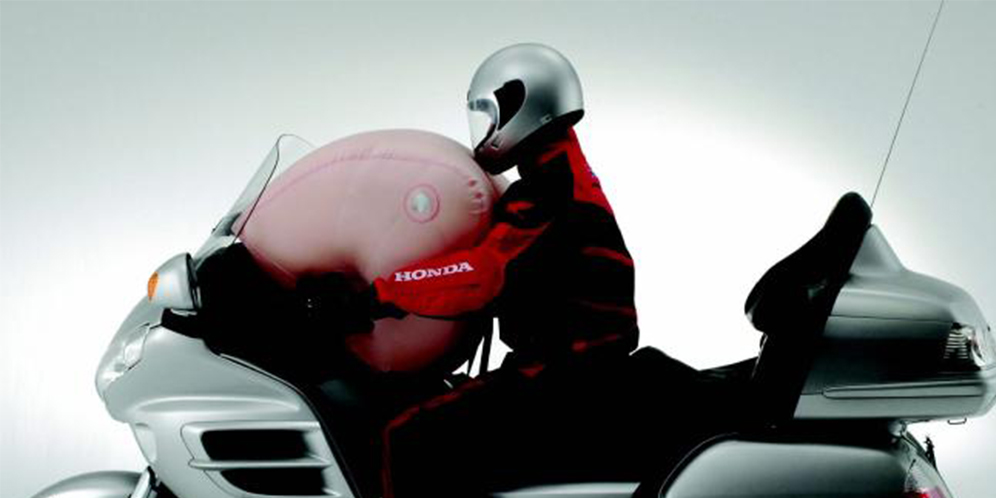 Bakal Lebih Aman, Sekarang Udah Ada Motor Pakai Airbag thumbnail
