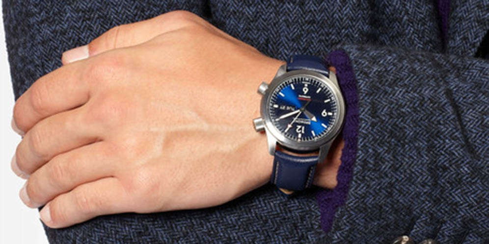 Elegan dengan Jam tangan 45 mm Bremont U2/BL thumbnail
