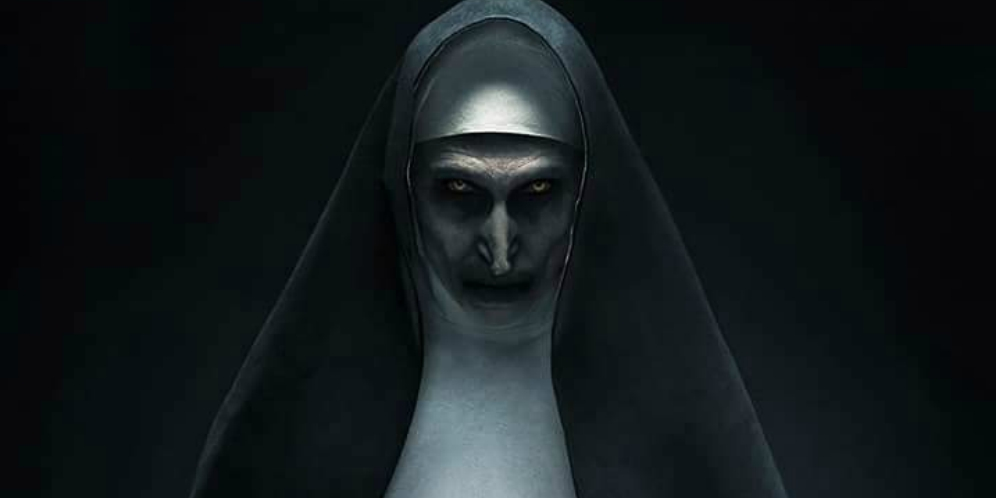 Setan Valak is Back! Ini Dia Penampakan Perdananya di Film The Nun thumbnail