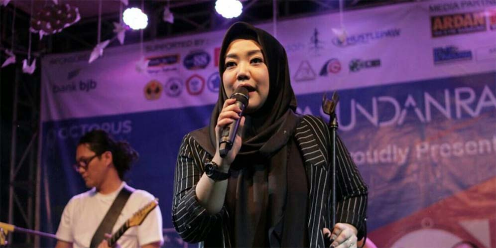 Risa Sarasvati Kembali Isi Soundtrack Film Kedua 'Danur' thumbnail