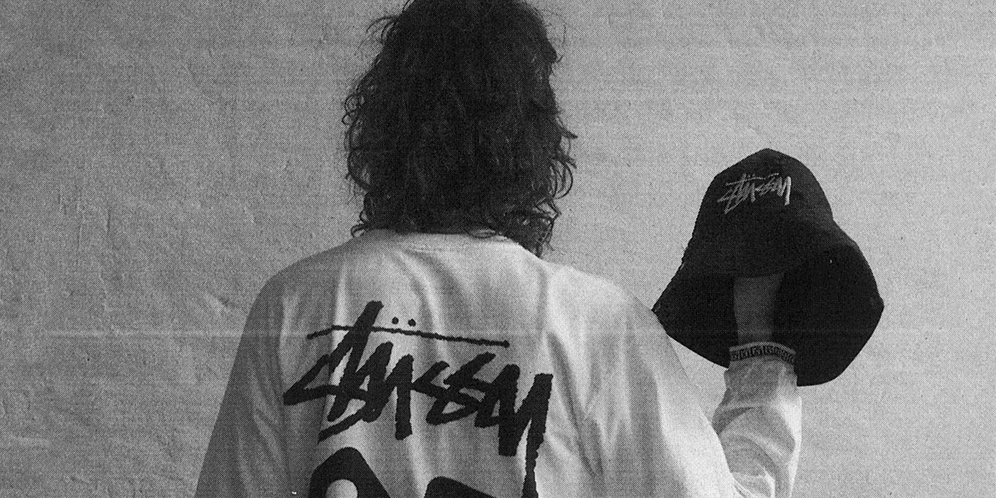 Sejarah Stussy, Mulai dari Pinggir Pantai Sampai Jadi Brand Streetwear Terkenal thumbnail