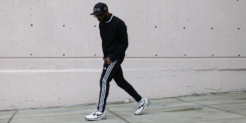 Biar Enggak Dikira Lagi Olahraga, Ini Dia Cara Memakai Track Pants thumbnail