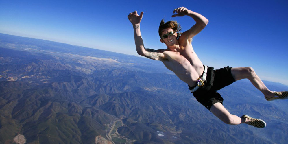 Banzai Skydiving, Cuma Buat Yang Bernyali Dan 'Gila' thumbnail