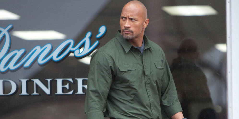 Buat Lo yang Bertubuh Kekar, Ini Cara Bergaya Ala Dwayne Johnson thumbnail