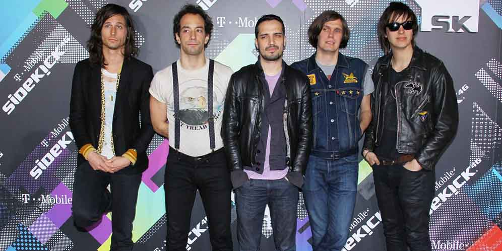 Mulai Ditinggal Personelnya, The Strokes Bubar?
