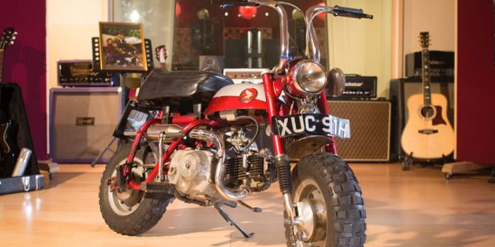 Motor Bekas John Lennon Dilelang Nih, Ada yang Minat? thumbnail