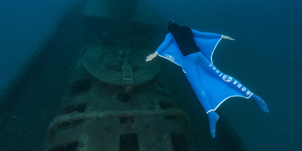 Keren! Pria Ini Bisa Terbang di Dalam Laut thumbnail