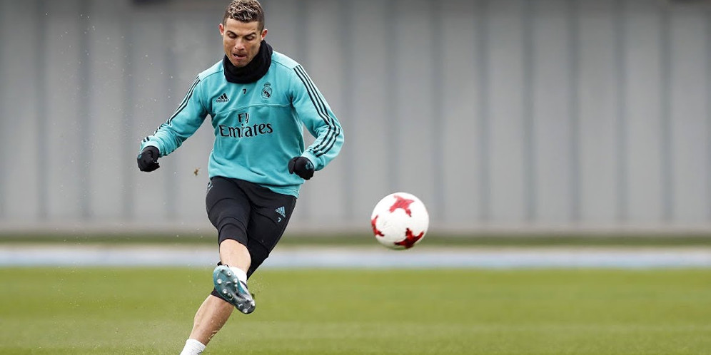 Tendangannya Bikin Jurnalis Berdarah, Respons CR7 Dipuji thumbnail