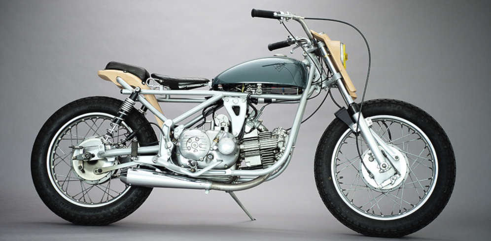 Motor Klasik Dengan Sentuhan Kayu thumbnail
