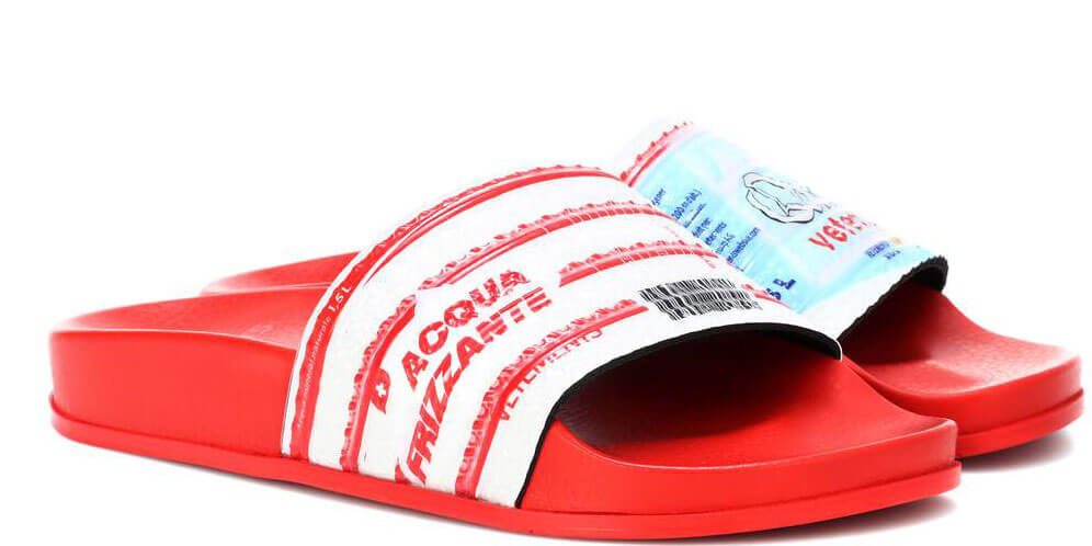 Sandal Bertutup Plastik Label Air Mineral Ini Dijual dengan Harga Fantastis! thumbnail