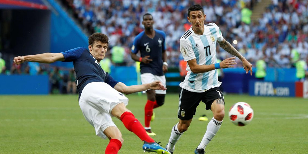 Pertahanan Mulai Rapuh, Madrid Bahas Transfer Pavard  thumbnail
