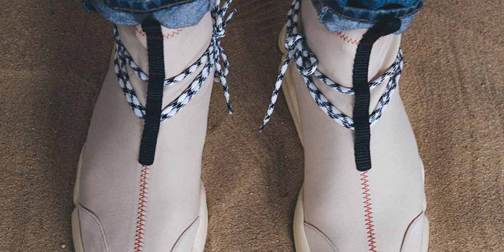 John Geiger Desain Sepatu Minimalis "Cream" untuk Siluet 002 thumbnail