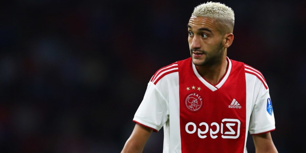 Dua Pemain Ajax Buka Puasa di Tengah Lapangan Kala Kontra Spurs thumbnail
