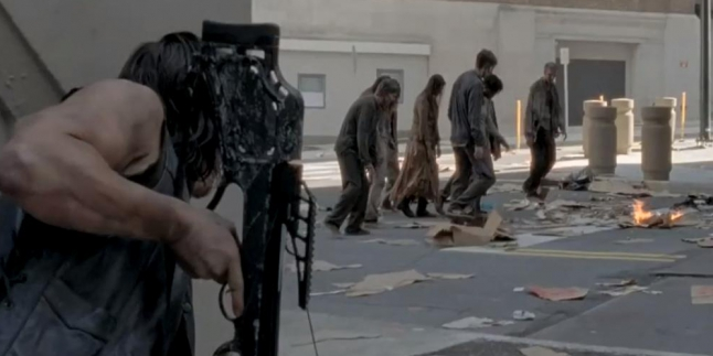 Adegan Paling Seru di Walking Dead thumbnail