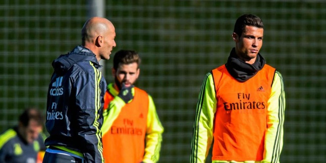 Adu Freekick, Zidane Pecundangi Ronaldo