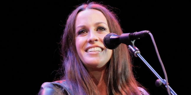 Alanis Morissette Pamer Unreleased Track dan Rilis Ulang Album Lamanya