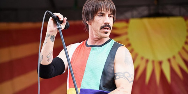 Anthony Kiedis  Masuk Rumah Sakit, RHCP Undur Album Baru?