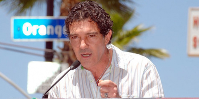 Antonio Banderas Minta Karakter Humoris di â