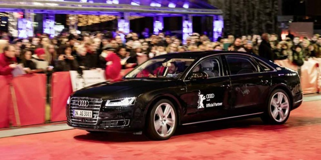 Audi A8 Otomatis Jadi Pusat Perhatian di