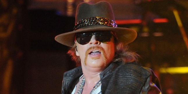 Axl Rose Jadi Vokalis Sementara AC/DC?