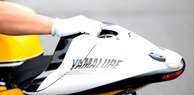 Ban Michelin Bikin Yamaha YZR-M1 Dirombak Total