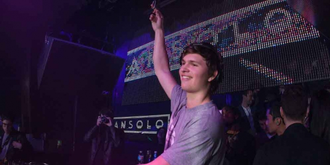 Bintang Divergent Ini Nggak Main-main Jadi DJ