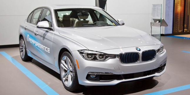 BMW Percepat Kenalkan iPerformance Hybrid
