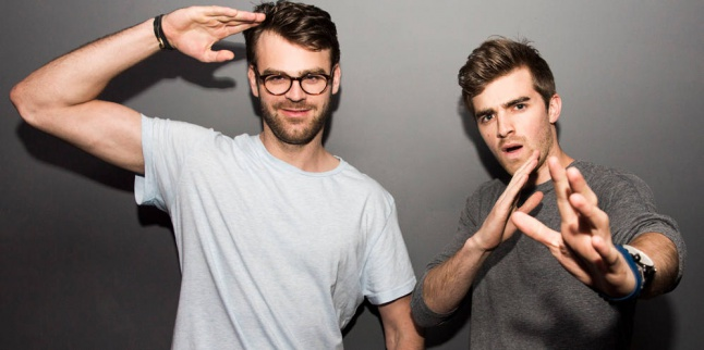 Bruk! Asyik Nge-DJ Personel The Chainsmokers Jatuh di Atas Panggung