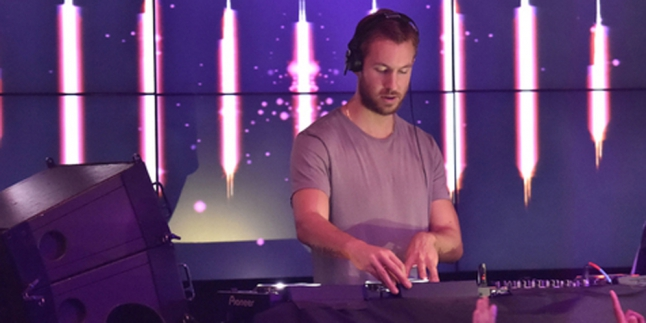 Calvin Haris Tampil Galau Dalam Video Klip Blame