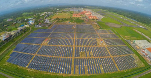 Cochin, India: Bandara Tenaga Surya Pertama