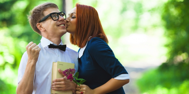 Dating Tips Untuk Cowok Pendiam