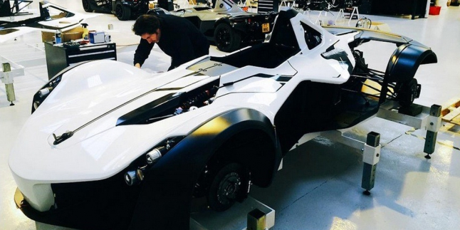 Deadmau5 Mono, Mobil F1 Yang Turun Ke Jalanan