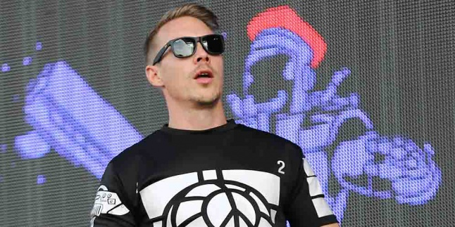Diplo Teams Up Bareng Dimitri Vegas & Like Mike di 'Hey Baby'