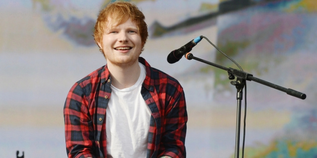 Ed Sheeran Diam-Diam Suka Menghubungi Simon Cowell