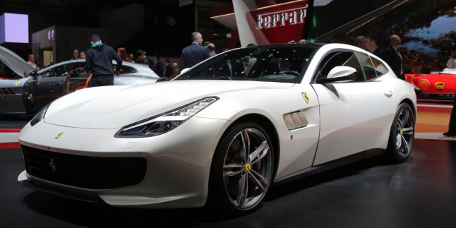 Ferrari GTC4Lusso Resmi 'Geser' Peran Ferrari FF