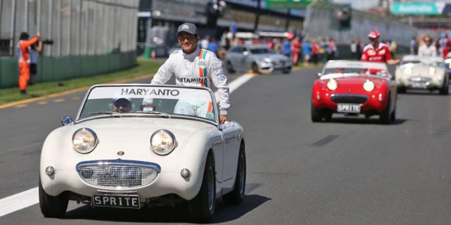 Gagal Finish, Rio Haryanto Tetap Tersenyum thumbnail