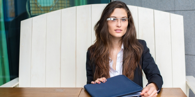 Google Glass Bikin Geek Jadi Sleek thumbnail