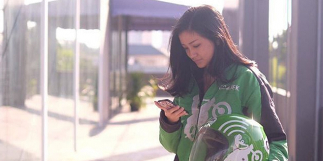 Identitas Si Pengendara Go-Jek Cantik Akhirnya Terungkap!
