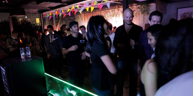 Jangan Tidur Dulu, Amber Sky Lounge Masih Menunggu thumbnail