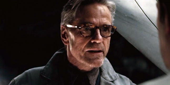 Jeremy Irons Siap Kembali Perankan Alfred di 'Justice League'