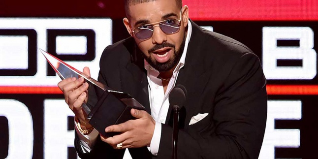 Justin Bieber dan Drake Berbagi Tahta di AMA 2016