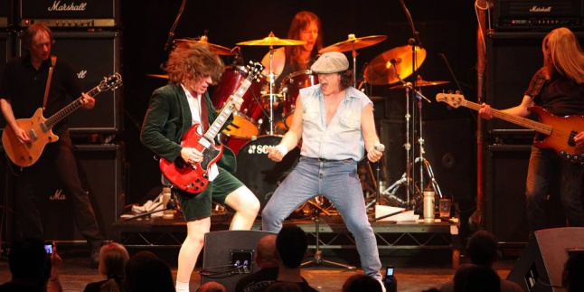Kalahkan Taylor Swift, Tiket Konser AC/DC Paling Banyak Dijual di 2015 ...